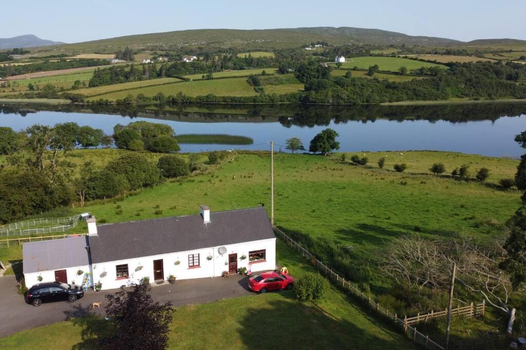 Granny'S Cottage, A Lovely Lakeside Cottage Donegal Town Dış mekan fotoğraf